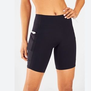 Fabletics Trinity Mid Rise Pocket Shorts 9”‎ Inseam Black Size Small
